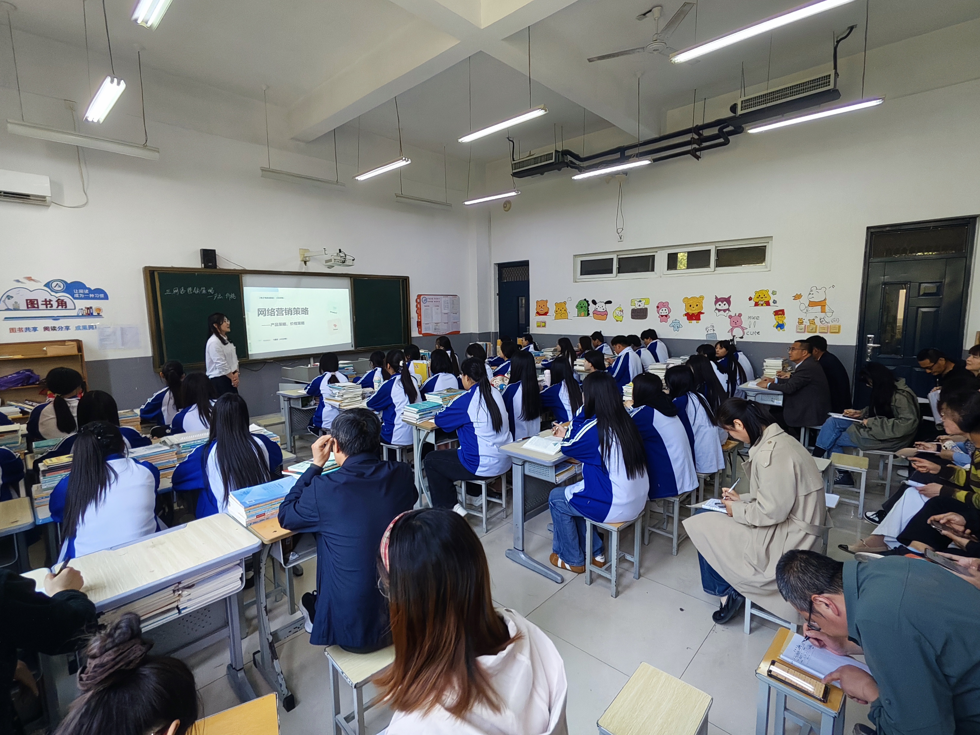 杨灿立标课照片.jpg